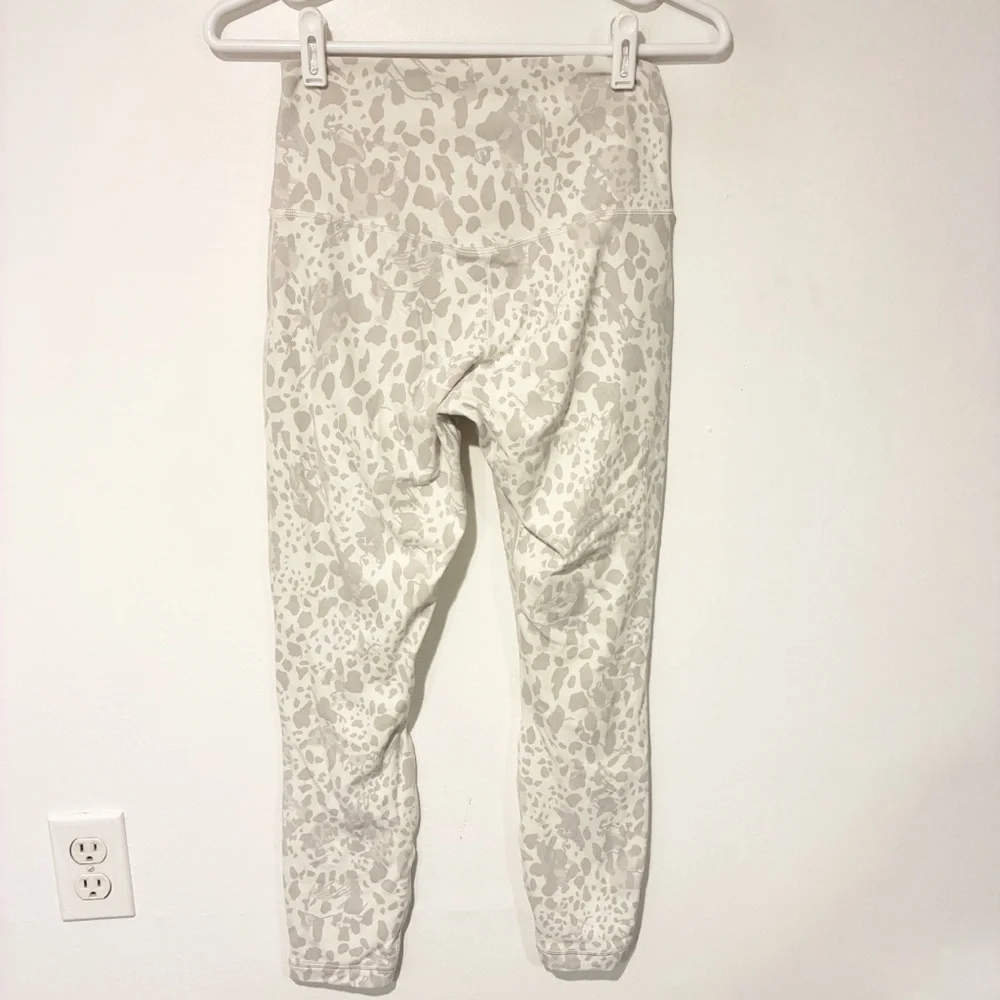 Lululemon Align High Rise‎ Cheetah Camo Leggings Athletic Yoga Size 6 - Picture 4 of 6